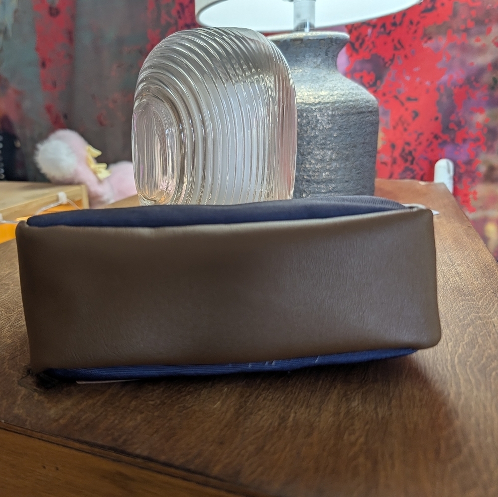 2 New Limited Edition Brooks Brothers / Pericone MD United Polaris Amenity Kits - Picture 8 of 12